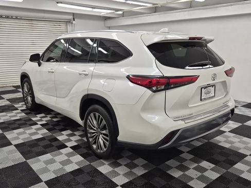 Used 2021 Toyota Highlander Platinum image 4