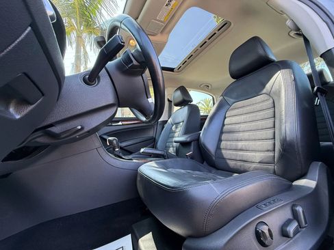 Used 2012 Volkswagen Passat 3.6 SEL Premium image 27