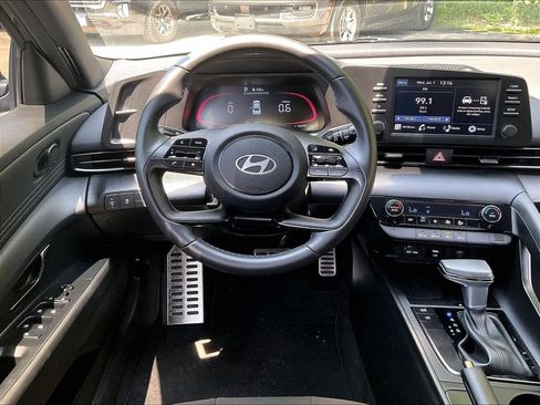 Used 2025 Hyundai Elantra Sport FWD image 17