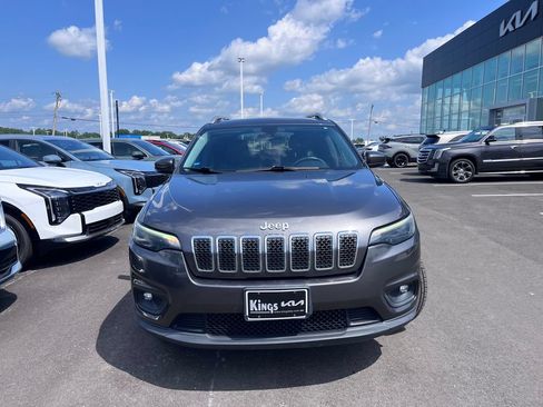 Used 2019 Jeep Cherokee Latitude Plus w/ Cold Weather Group AWD/4WD image 9