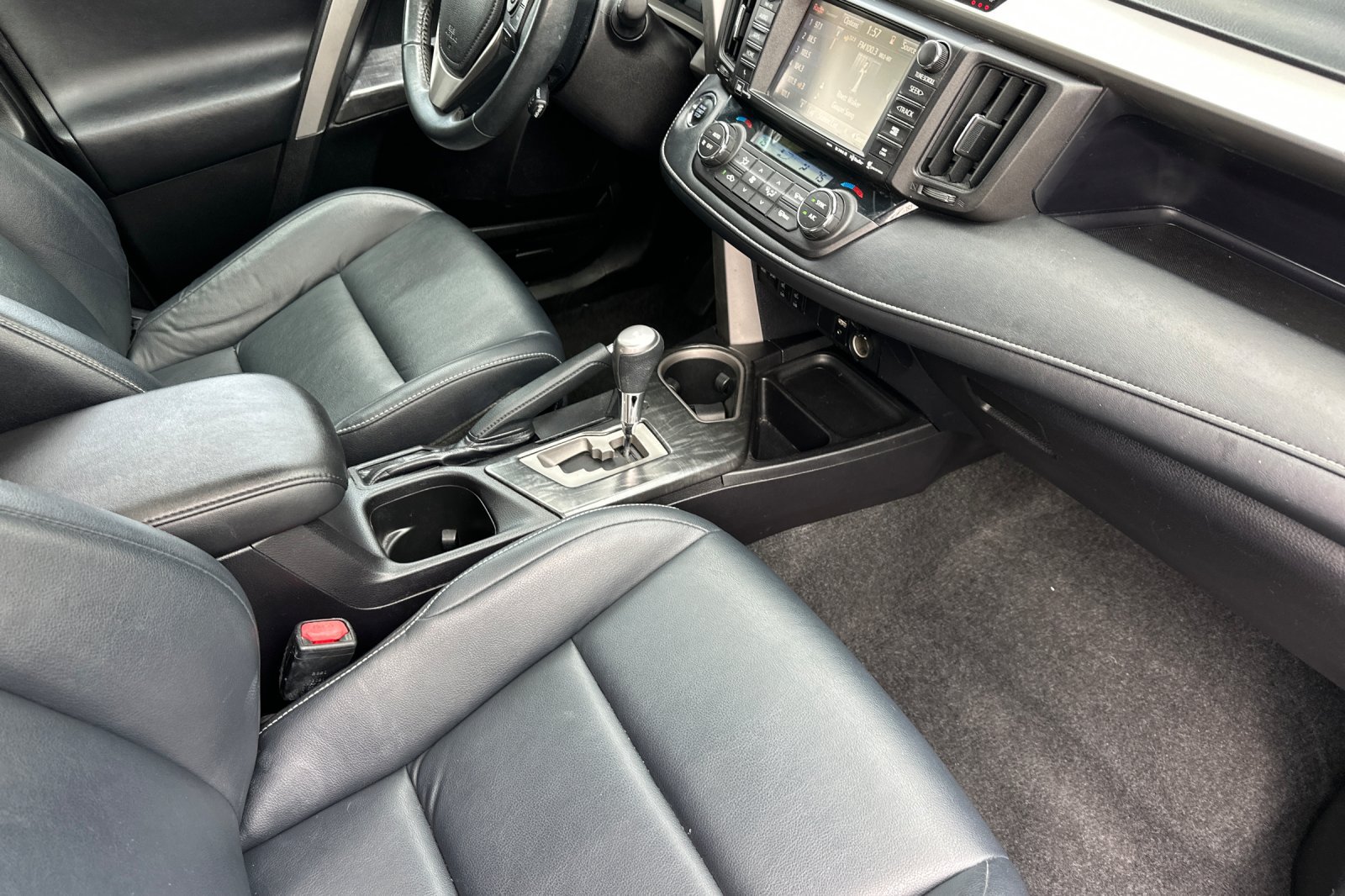 Used 2017 Toyota RAV4 Platinum w/ All Weather Liner Package FWD image 18
