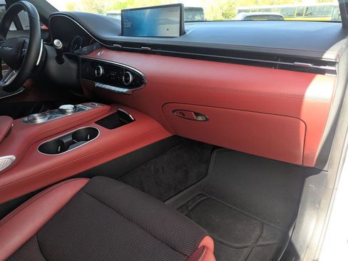 Used 2023 Genesis GV70 2.5T w/ Sport Prestige Package image 10