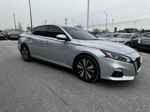 Used 2020 Nissan Altima 2.5 SV image 9