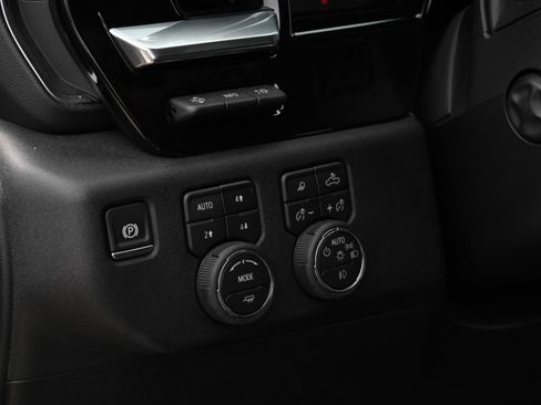Used 2025 Chevrolet Silverado 1500 LTZ image 24