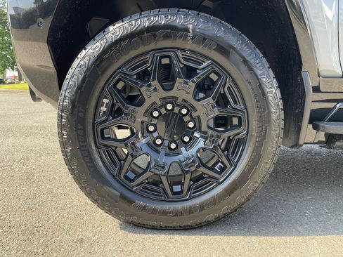 New 2025 GMC Hummer EV 3X w/ LPO, Roof Cross Rail Package image 69