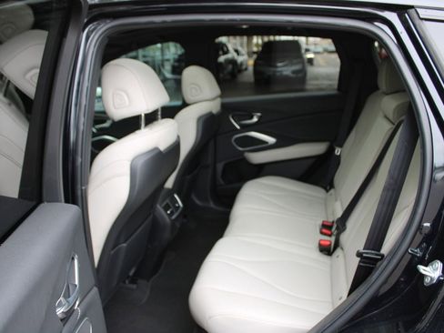 Used 2025 Acura RDX SH-AWD image 10