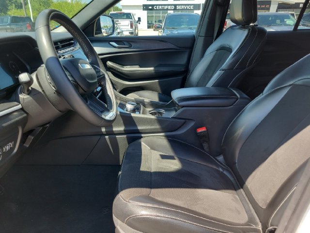 Used 2023 Jeep Grand Cherokee Altitude RWD image 17