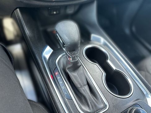 Used 2022 Chevrolet Traverse LT image 19