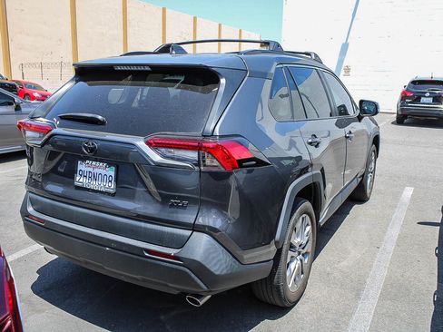 Used 2023 Toyota RAV4 XLE Premium FWD image 7