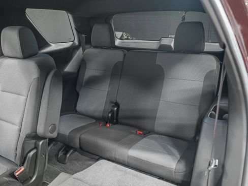 Used 2023 Chevrolet Traverse LT image 28