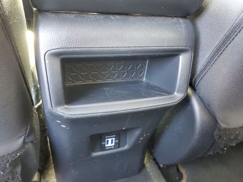 Used 2021 Toyota RAV4 LE FWD image 10