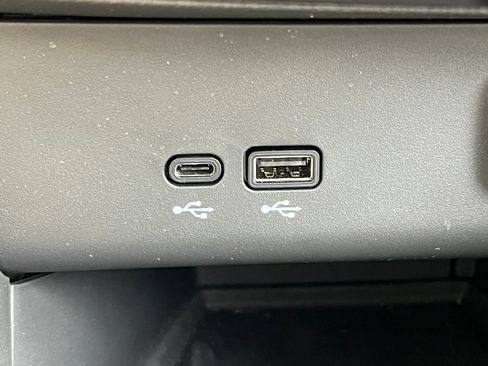 Certified 2025 Buick Encore GX Sport Touring w/ Experience Buick Package image 26