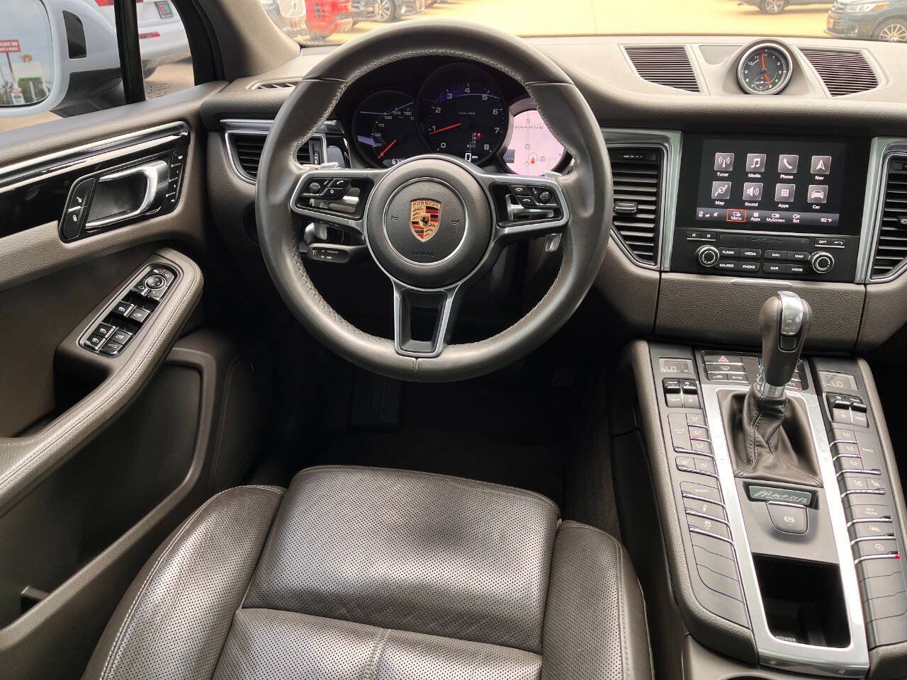 Used 2018 Porsche Macan w/ Premium Package Plus AWD/4WD image 16