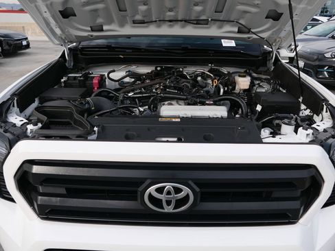 Used 2025 Toyota Tacoma SR5 image 27