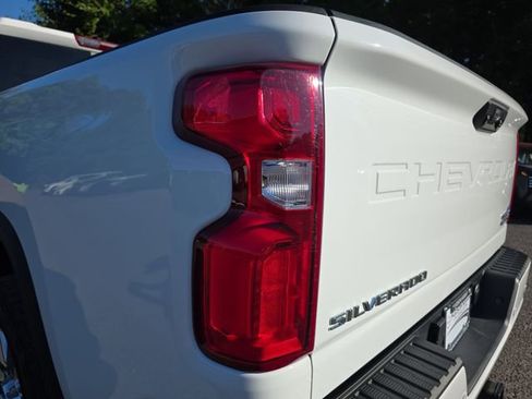 Used 2024 Chevrolet Silverado 2500 High Country w/ High Country Premium Package AWD/4WD image 18
