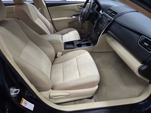 Used 2016 Toyota Camry LE FWD image 5