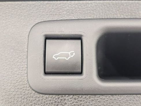 Used 2023 Toyota Highlander XLE image 31