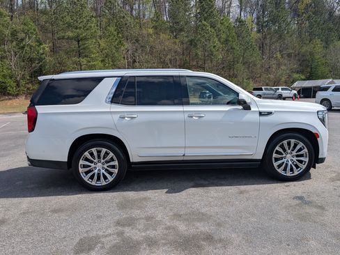 Used 2023 GMC Yukon Denali w/ Denali Reserve Package image 10