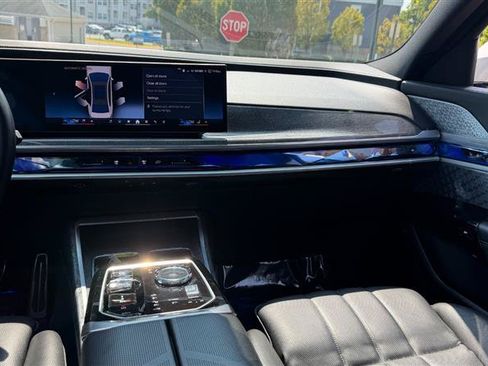 Used 2023 BMW 760i xDrive w/ Executive Package AWD/4WD image 31