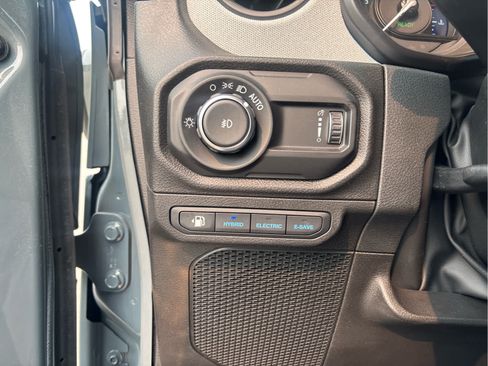 Used 2024 Jeep Wrangler Unlimited w/ Convenience Group AWD/4WD image 28