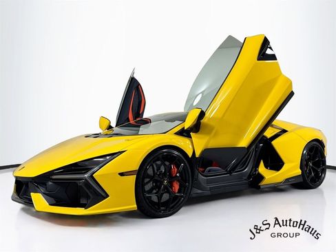 Used 2025 Lamborghini Revuelto AWD/4WD image 3
