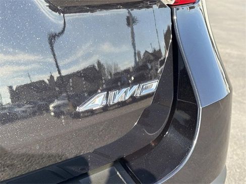 Used 2023 Ford Explorer XLT w/ Equipment Group 202A image 5