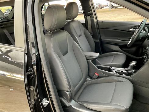 Certified 2022 Buick Encore GX Select w/ Advanced Technology Package image 9