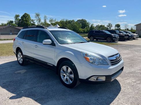 Used 2012 Subaru Outback 3.6R Limited AWD/4WD image 3