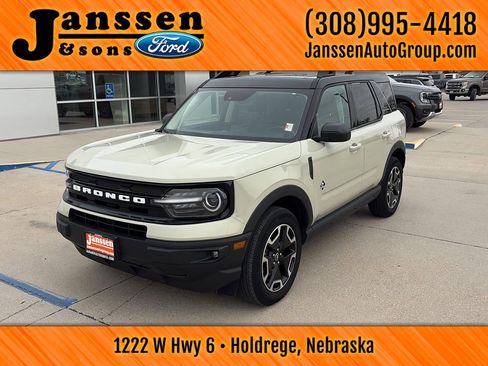 Used 2024 Ford Bronco Sport Outer Banks w/ Tech Package image 2