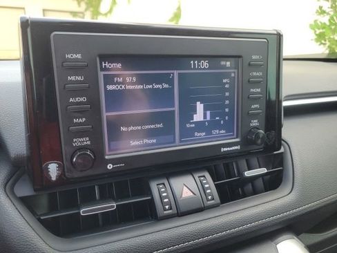 Used 2020 Toyota RAV4 XLE Premium FWD image 19