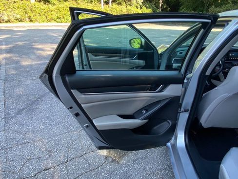 Used 2018 Honda Accord LX image 32