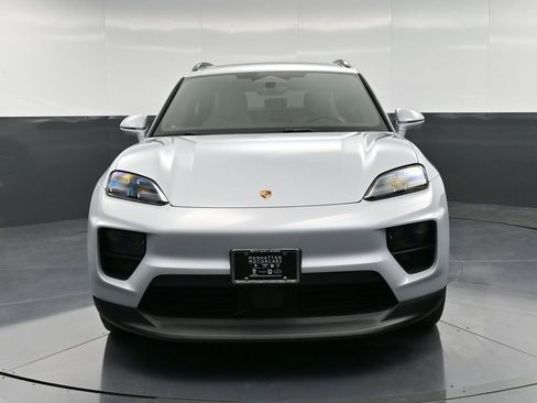 Certified 2025 Porsche Macan 4 Electric image 11