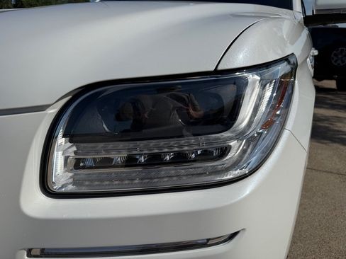 Used 2020 Lincoln Navigator L Reserve w/ Equipment Group 208A Reserve AWD/4WD image 9