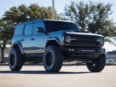 Used 2022 Ford Bronco Wildtrak image 3