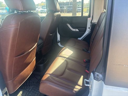 Used 2018 Jeep Wrangler Unlimited Sahara w/ Connectivity Group image 11