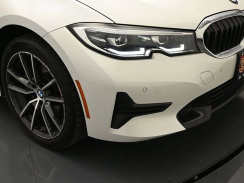 Used 2022 BMW 330i xDrive Sedan w/ Premium Package 2 image 19