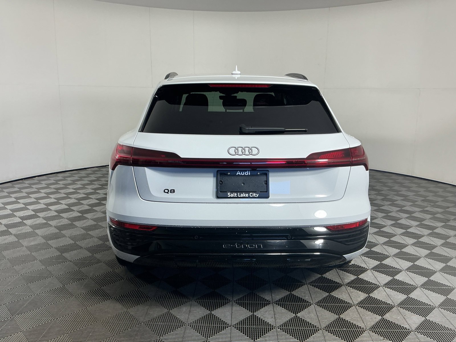 Used 2024 Audi Q8 e-tron Prestige w/ Prestige Package AWD/4WD image 7