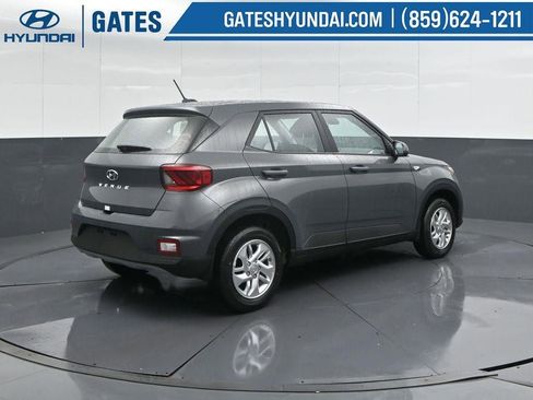 New 2026 Hyundai Venue SE image 2