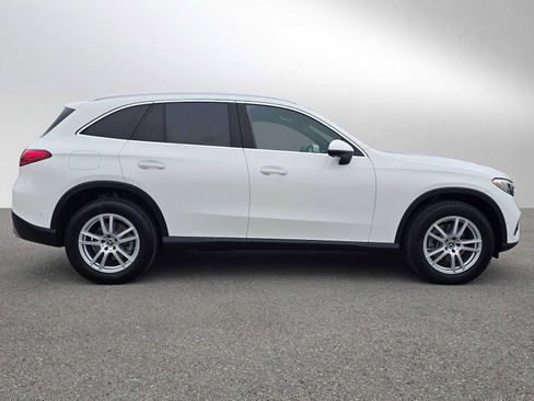 Used 2025 Mercedes-Benz GLC 300 4MATIC image 2