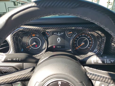 Used 2025 Jeep Wrangler Willys image 19