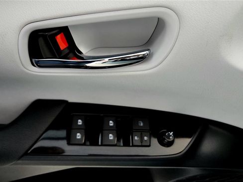 Used 2016 Toyota Prius Four image 23