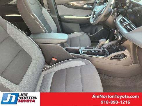 Used 2025 Chevrolet TrailBlazer LT AWD/4WD image 14