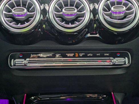 Used 2020 Mercedes-Benz GLB 250 image 16