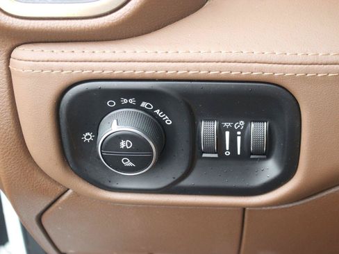 Used 2022 RAM 2500 Limited AWD/4WD image 31