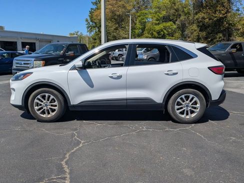 Used 2020 Ford Escape SE image 9