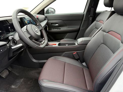 New 2026 Nissan Kicks SR w/ Cold Weather Package image 9