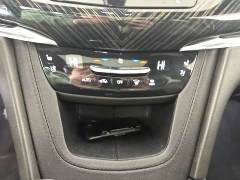 Used 2022 Cadillac XT6 Premium Luxury w/ Technology Package image 23
