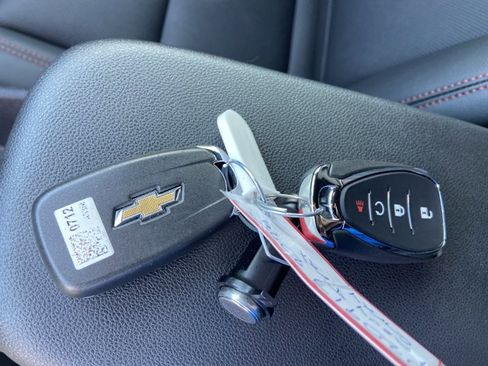 Used 2025 Chevrolet Trax RS image 13