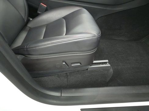 Used 2023 Tesla Model Y Long Range image 7