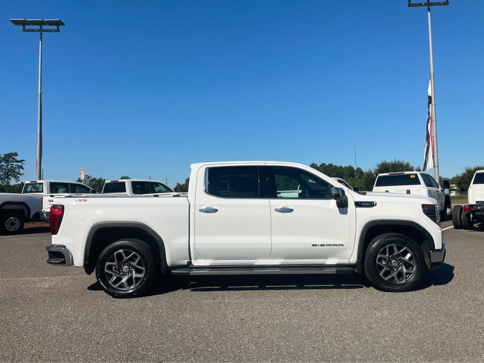 Used 2024 GMC Sierra 1500 SLT w/ SLT Premium Package AWD/4WD image 4